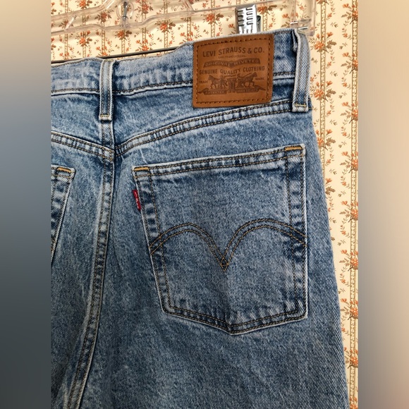 Levi’s Wedgie Rigid Denim Light Wash Tapered Jeans | 27 - Picture 4 of 5